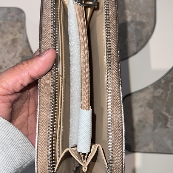 Brand New Rose Gold GUESS Wallet - Picture 3 of 4